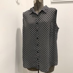 Women’s sleeveless button down top